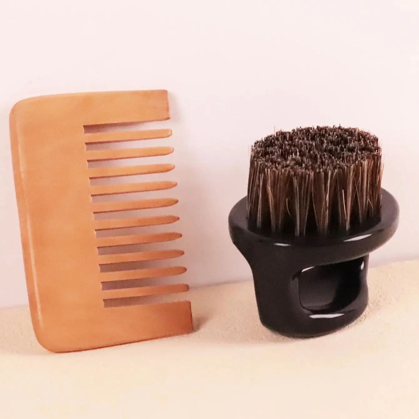 

Men's beard styling brush, beard beauty brush, natural wooden mini pocket comb Special for real hair wigs
