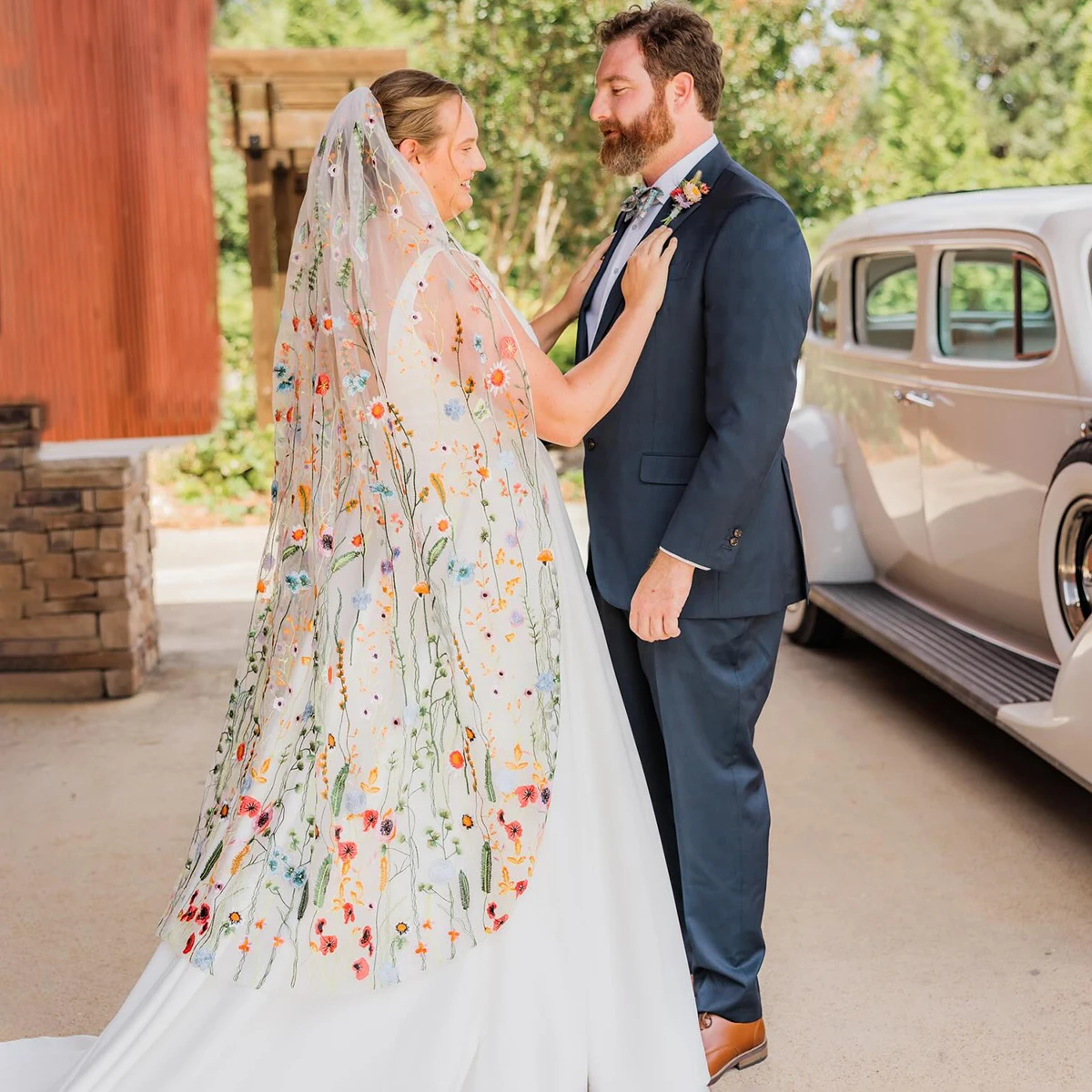 Wildflower Colorful 1.5 Meters Wedding Veil Customized Dream Unique Lightweight Embroidered Bridal Veil With Comb