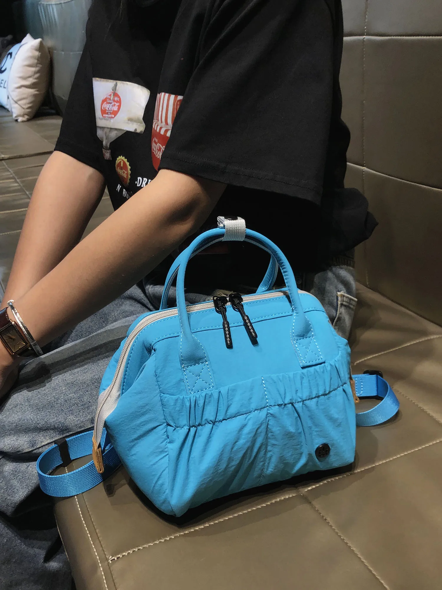 sac-a-bandouliere-portable-sportif-gurdier-marque-de-hong-kong-nouveau-modele-2026-pour-hommes-et-femmes-ideal-pour-les-voyages-et-les-loisirs