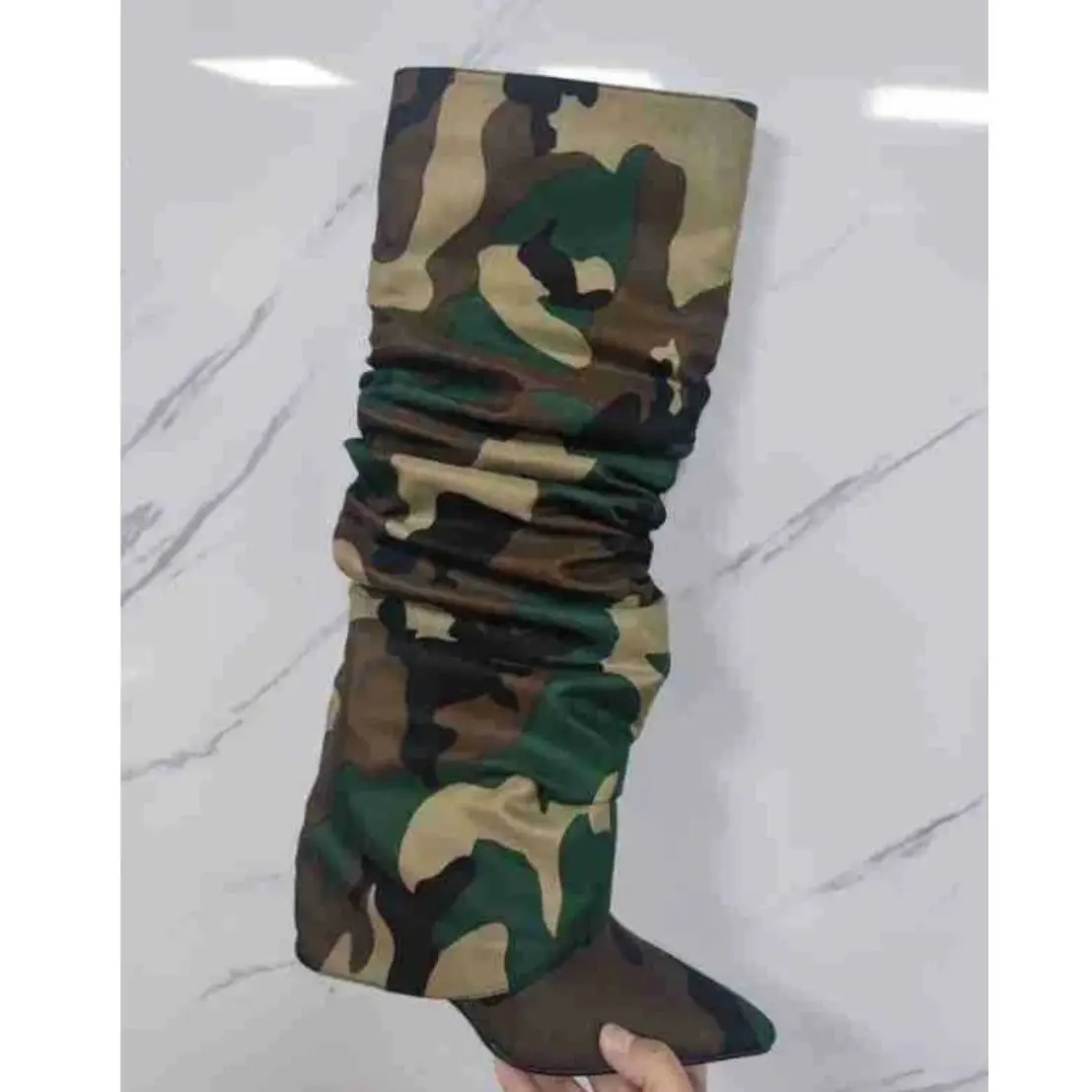 

European Style Fashionable Pleated Pointed Toesloping Heel Smooth Leatherknee Lengthsleeve Bootsfor Women's Elegant Banquetshoes