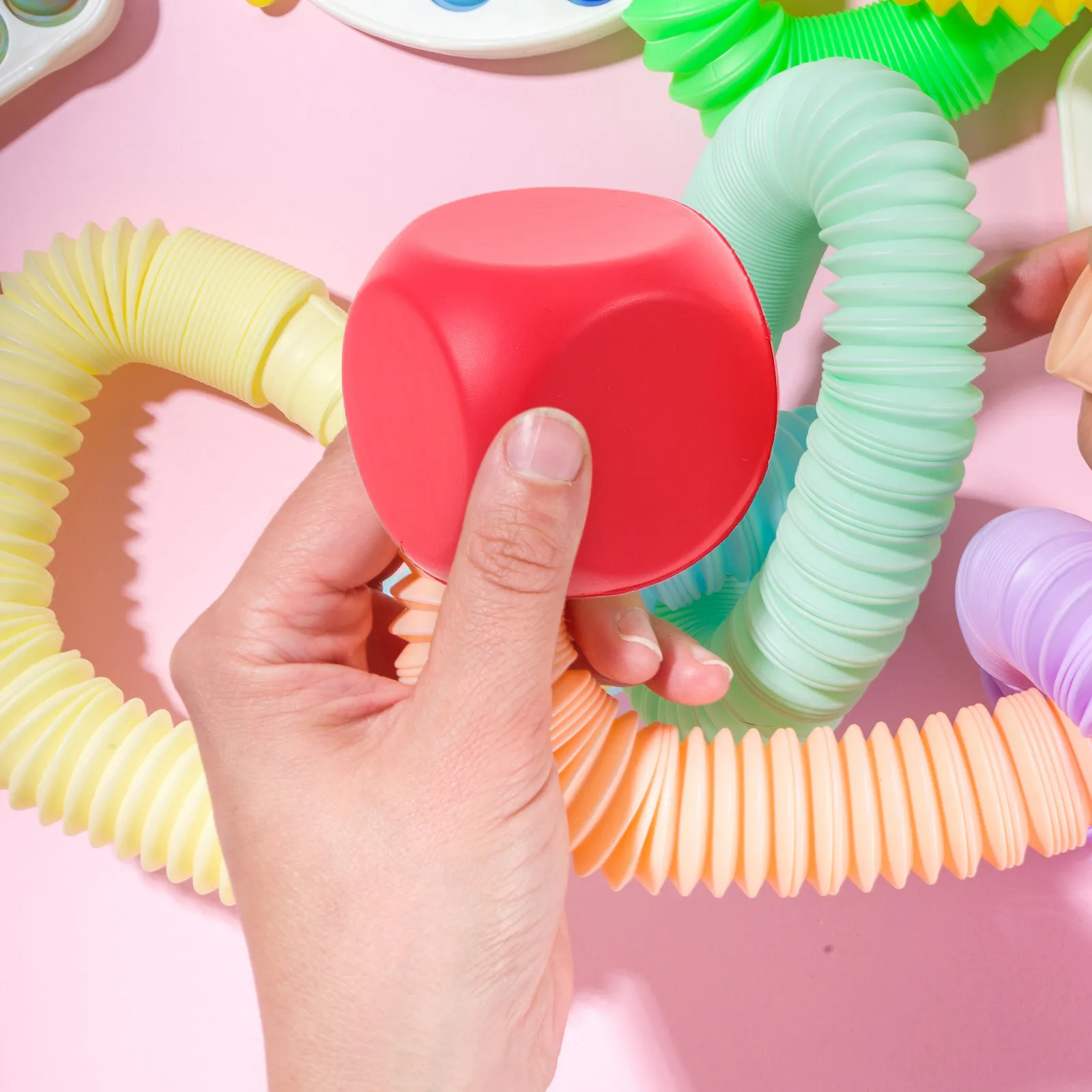 

Светодиодная лента 24В 5050 SMD RGB с изменяющимся цветом и пультом ДУ для декоративной подсветки салона автомобиля