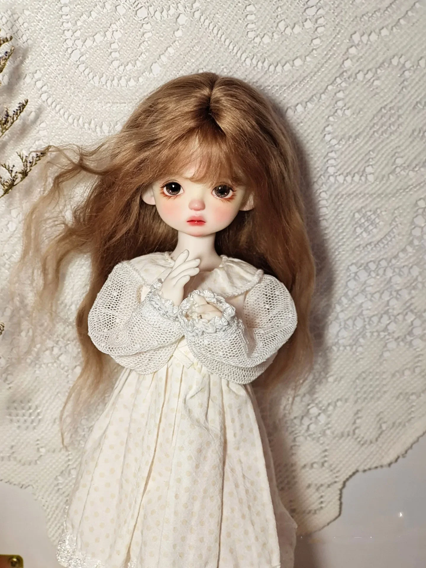 

1/6 волосы куклы BJD, парик из мохера, модные серебристо-коричневые микрокудри, 1 шт.