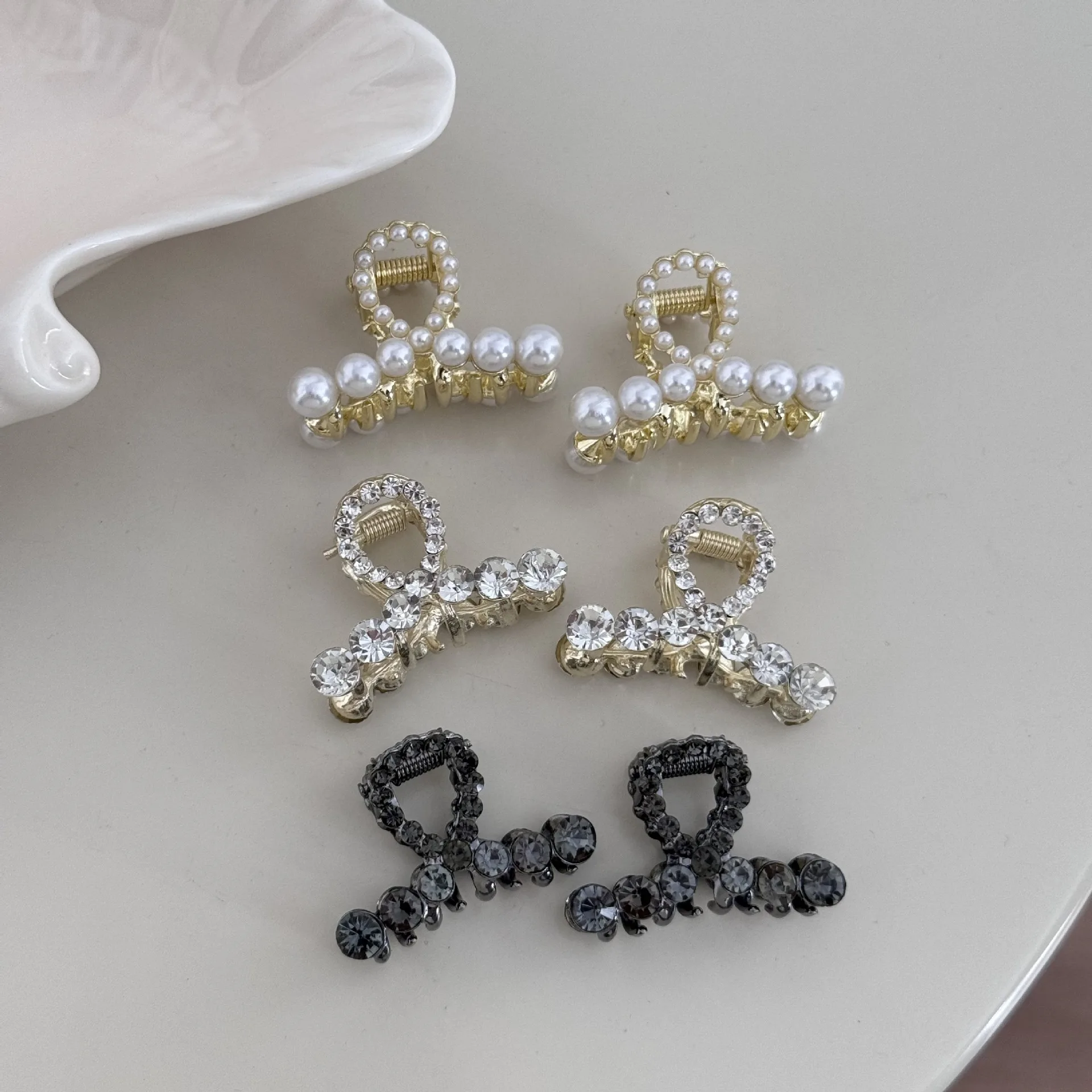 High-End Hair Clips 2025 New Bangs Pearl Shark Small Grab Clip Female Back of the Head Spoon Clip Half Tie Hair Accessories