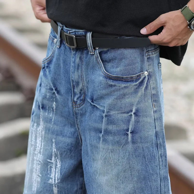 Celana Pendek Pria Motif Grafiti Heavy-Duty Washed, Model Longgar Street Style, Potongan Lurus, Panjang Setengah Betis, Cocok untuk Musim Panas