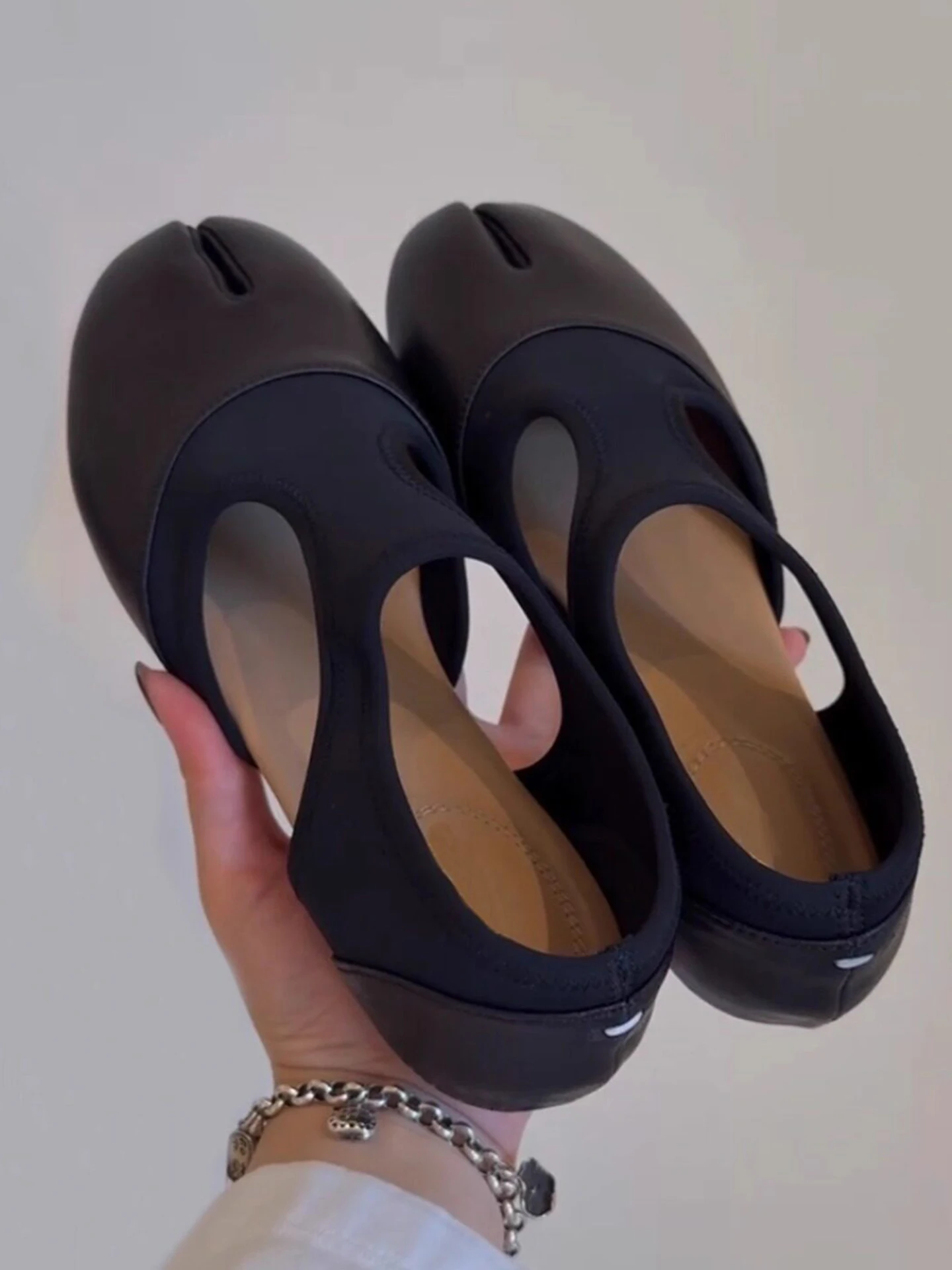 retro-style-leather-version-spring-2026-ballet-flats-hollow-design-casual-mary-janes-split-toe-fashionable-breathable-shoes