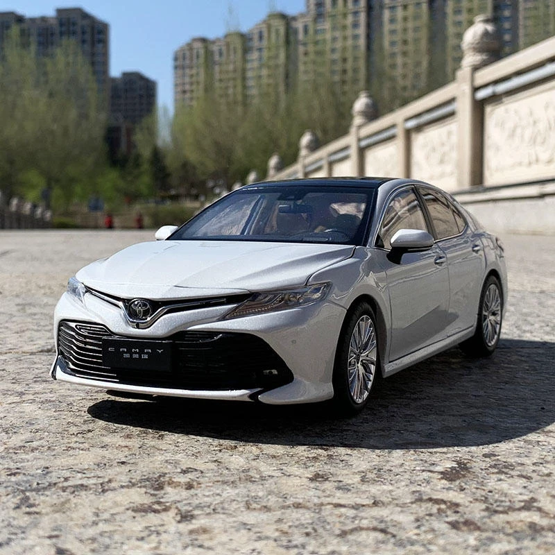 1:18 Toyota Camry 2018 Alloy Car Model Diecast Metal Vehicles Car Model High Simulation Collection Childrens Toy Gift Decoration