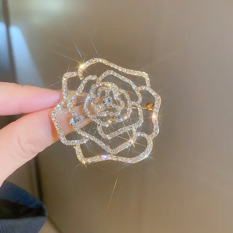 Luxury Hollow Camellia Flower Rhinestone Brooches Broach for Women Style Pins Acessories Dress Collar Jewelry