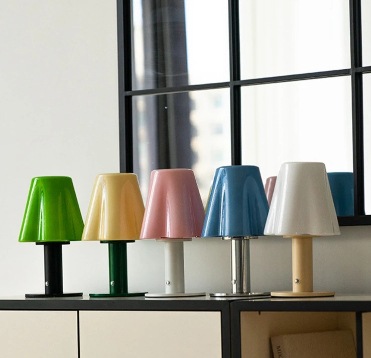 Korean Ins Style Dopamine Desk Lamp Atmosphere Gift Charging Bedside Decoration Ornament Atmosphere Petal Night Light
