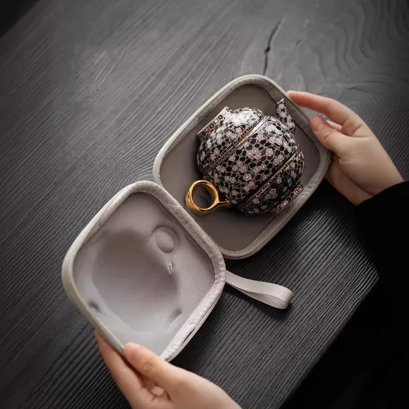 Goud en zilver verkeerd reistheeservies, draagbaar, één pot, twee kopjes, keramische expressbeker, hoogwaardige outdoor-kampeerset