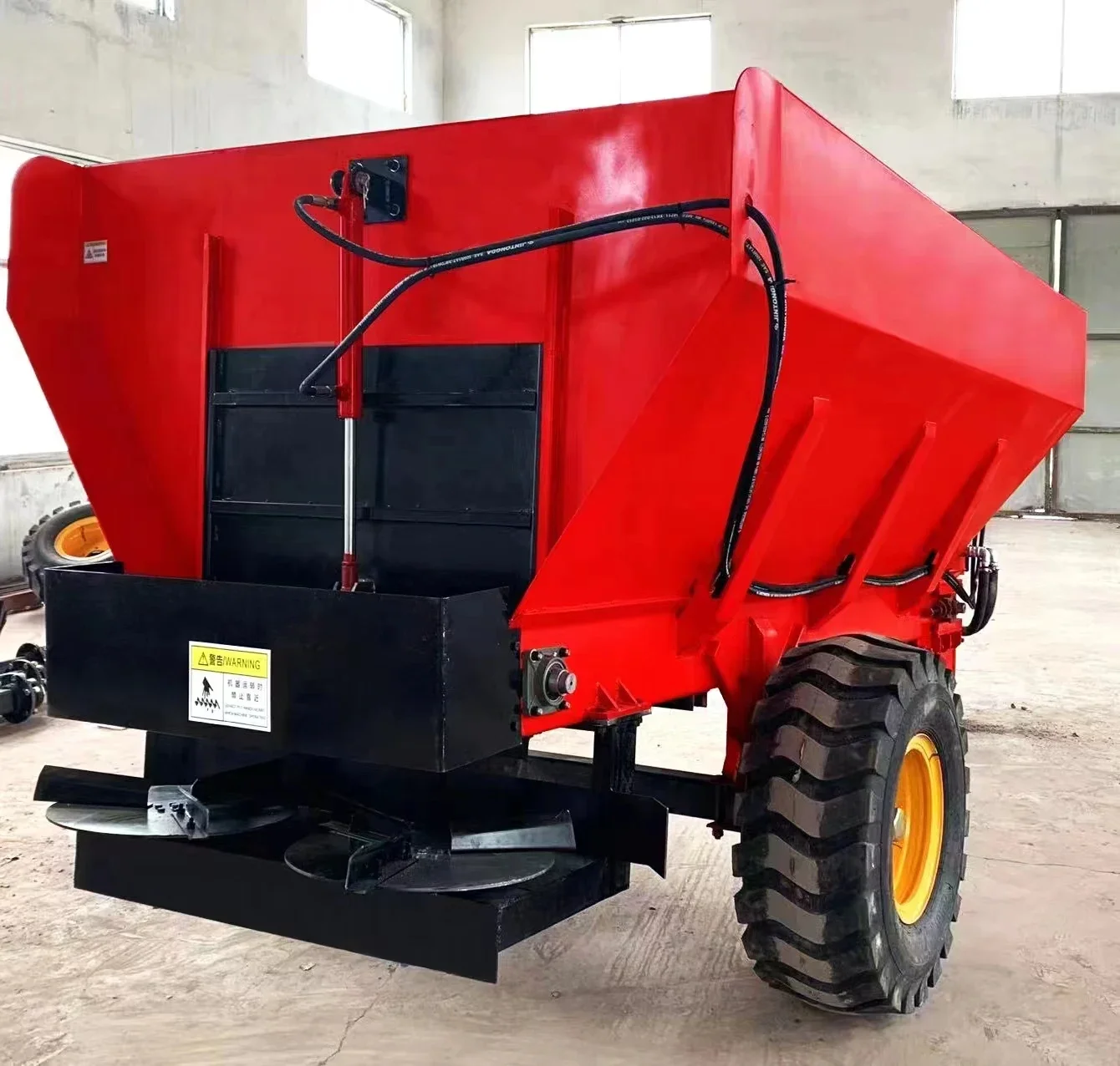 Mobile Tractor Rear Hanging Fertilizer Applicator Farmyard Manure Organic Fertilizer Spreader