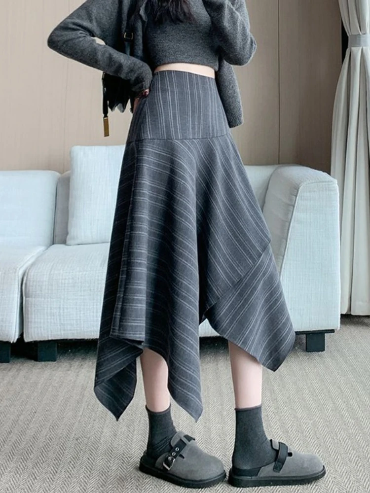 กระโปรงทรงเอลายทางซ้อนกันแบบไม่สม่ำเสมอ แฟชั่นใหม่สำหรับผู้หญิง ฤดูใบไม้ร่วงและฤดูหนาว ความยาวปานกลาง ทรงเอไลน์