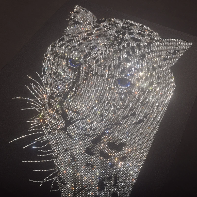 High Quality Drilled Leopard Head Pattern Iron-On T Shirt Denim Golden Velvet Garment Accessories