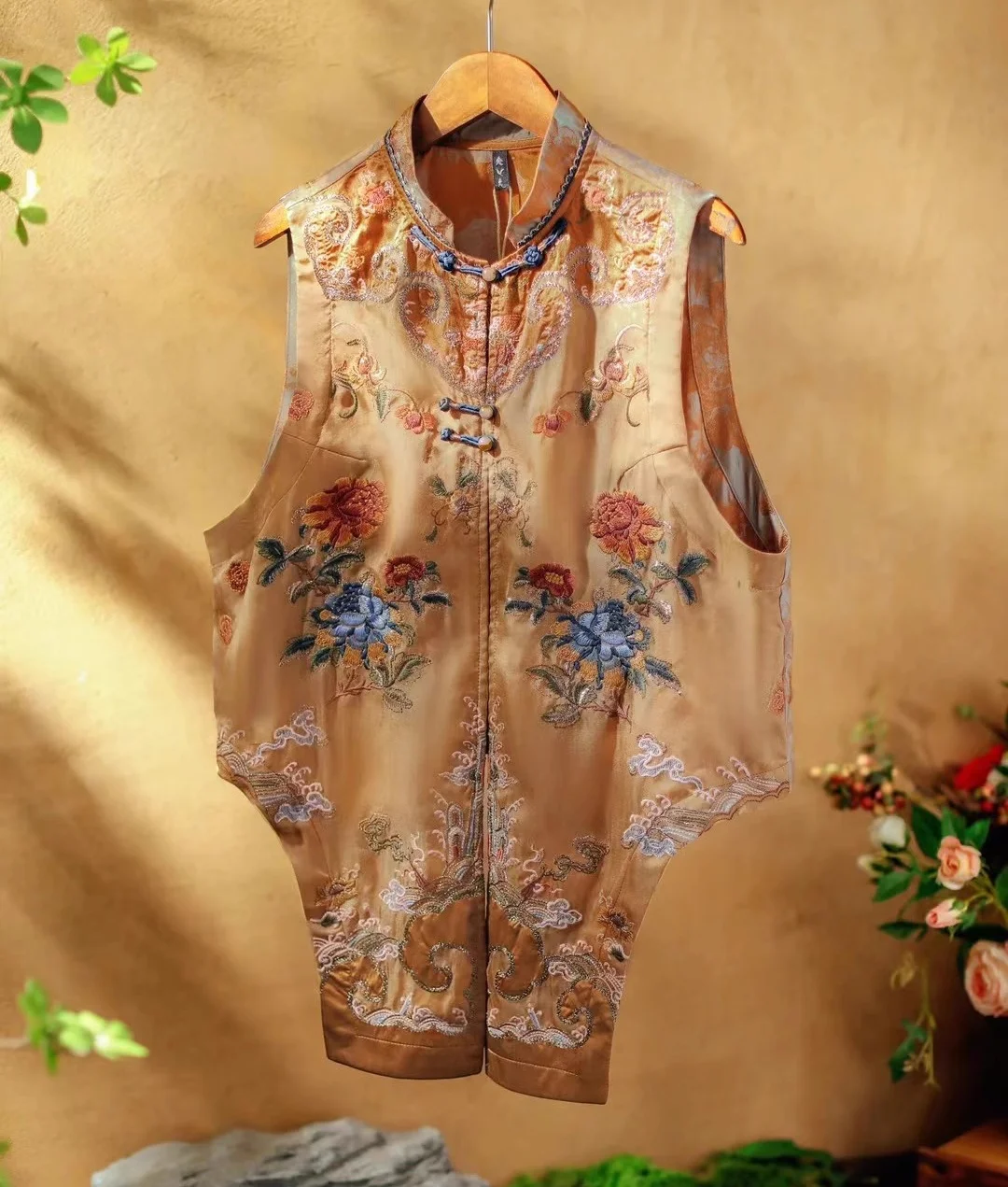 

Luxury embroidered vest Spring standing neck round bead buckle Women's vest Chinese style golden lace vest Vintage New outerwear