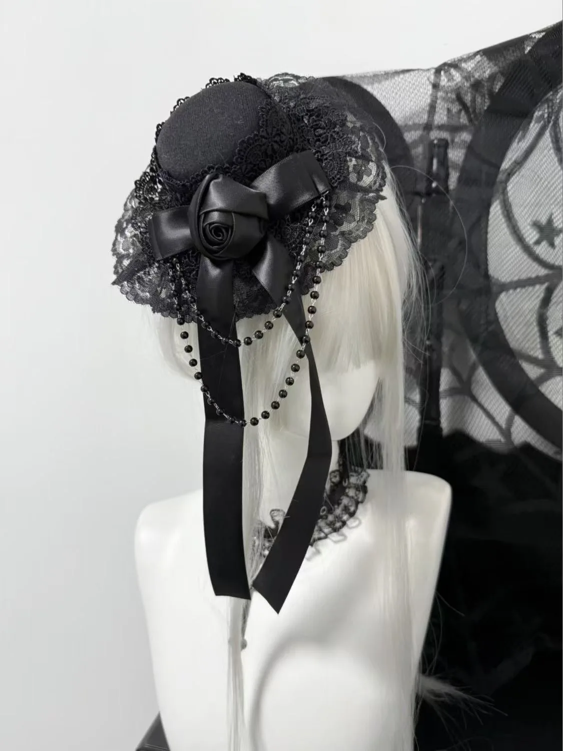 Czarno-biały nakrycie głowy Lolita Retro Lolita Gothic Rose Chain Bow Lace Gift Top Hat Elegancka opaska na głowę Y2K Akcesoria do włosów — zdjęcie 4