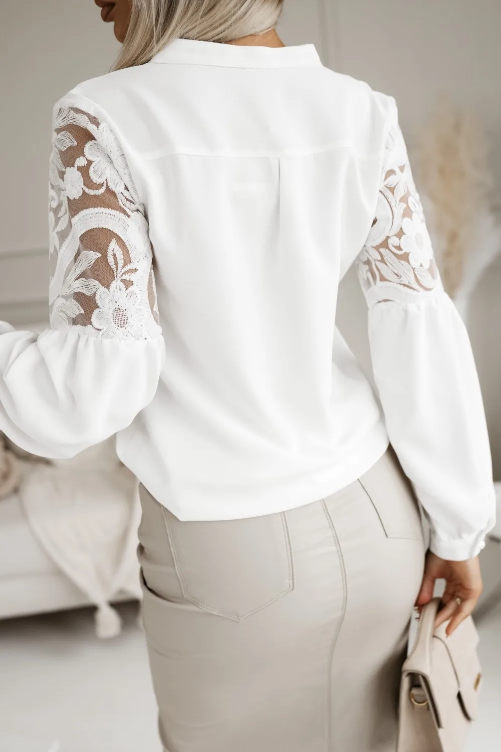 Elegant Women\'s Black And White Lace Patchwork Shirt In Spring And Summer Fashionable Long Sleeved V-neck Button Office Blouse