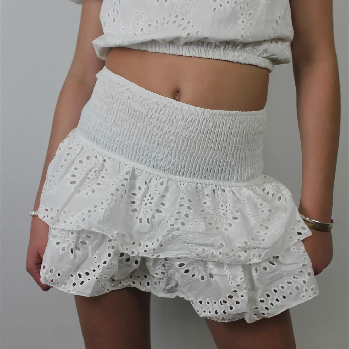 Women Y2K Ruffle Layered Mini Skirts Smocked A Line Pleated Short Skirt Boho Beach Mini Skirt Cute Skirts for Teen Girls