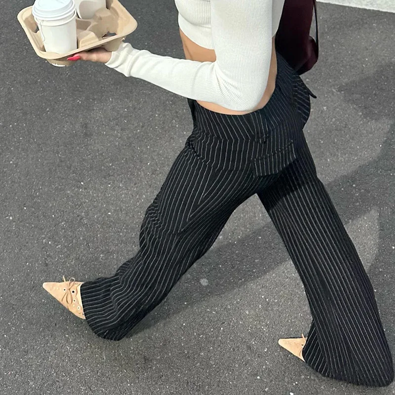 Y2K Streetwear moda pantaloni da donna a righe nere pantaloni svasati eleganti a vita bassa abiti eleganti da donna a figura intera