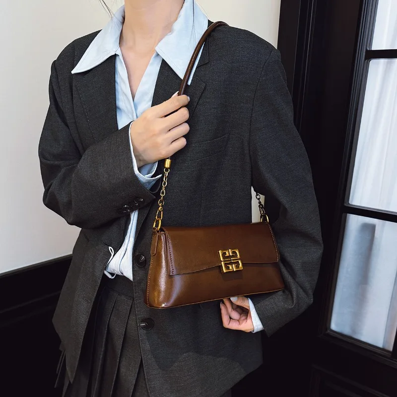 

Chic Faux Suede Handbag for Women Soft Material Zipper Pocket Suitable for Weekends