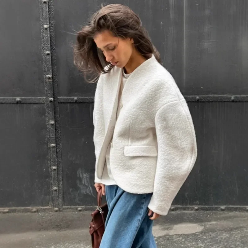 

2025 европейские/американские утепленные шерстяные куртки для женщин, осенние и зимние новые грубые шерстяные маленькие ароматные топы со знаменитостями