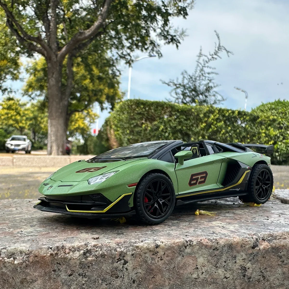 Aventador SVJ63 1:32 Lamborghinis supercoche de aleación modelo de coche sonido luz tirar hacia atrás juguete para niños coleccionables regalo de cumpleaños