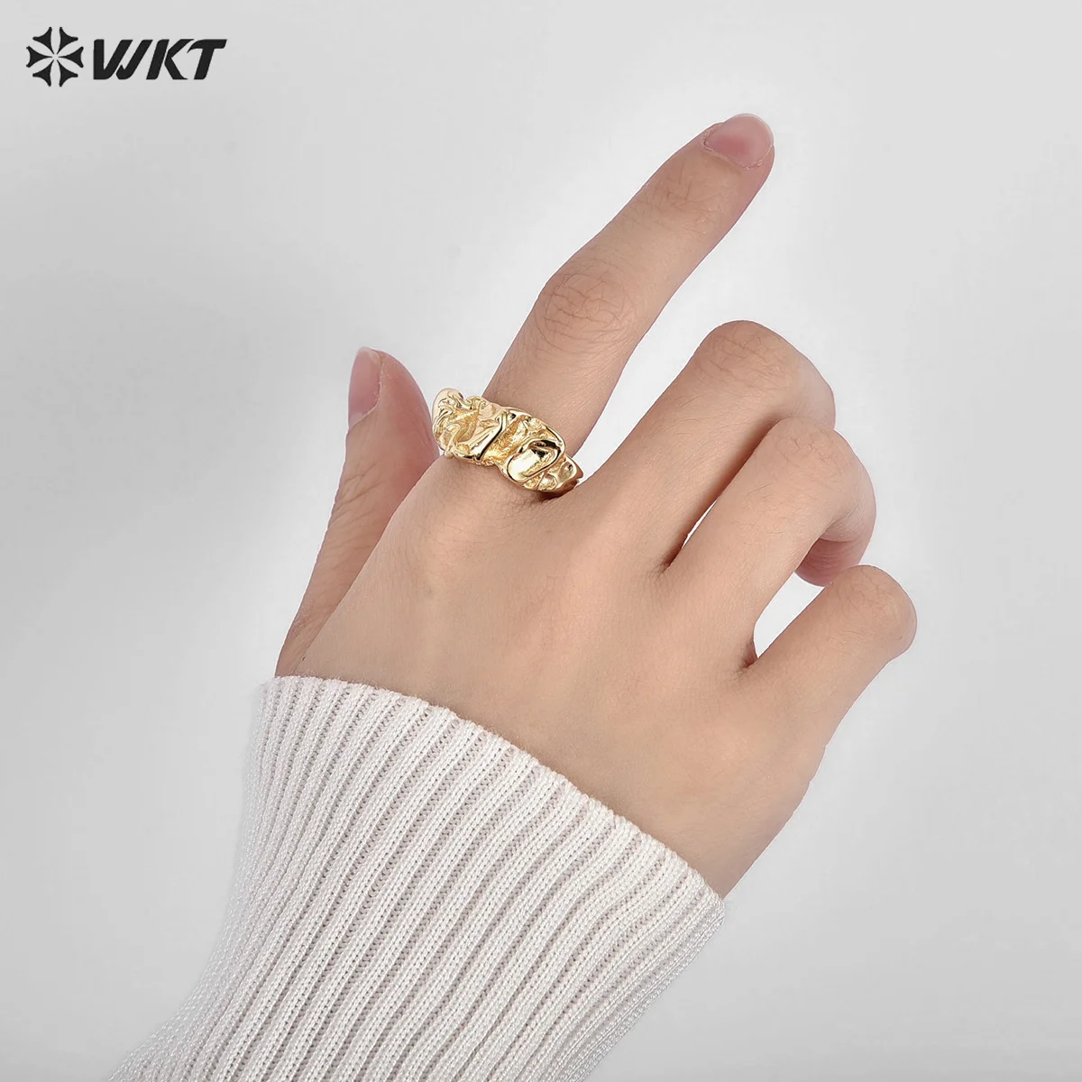 WT-R493 French Light Luxury Retro Pattern 18k Gold Plated Opening Design Adjustable Rings Simple All-atch