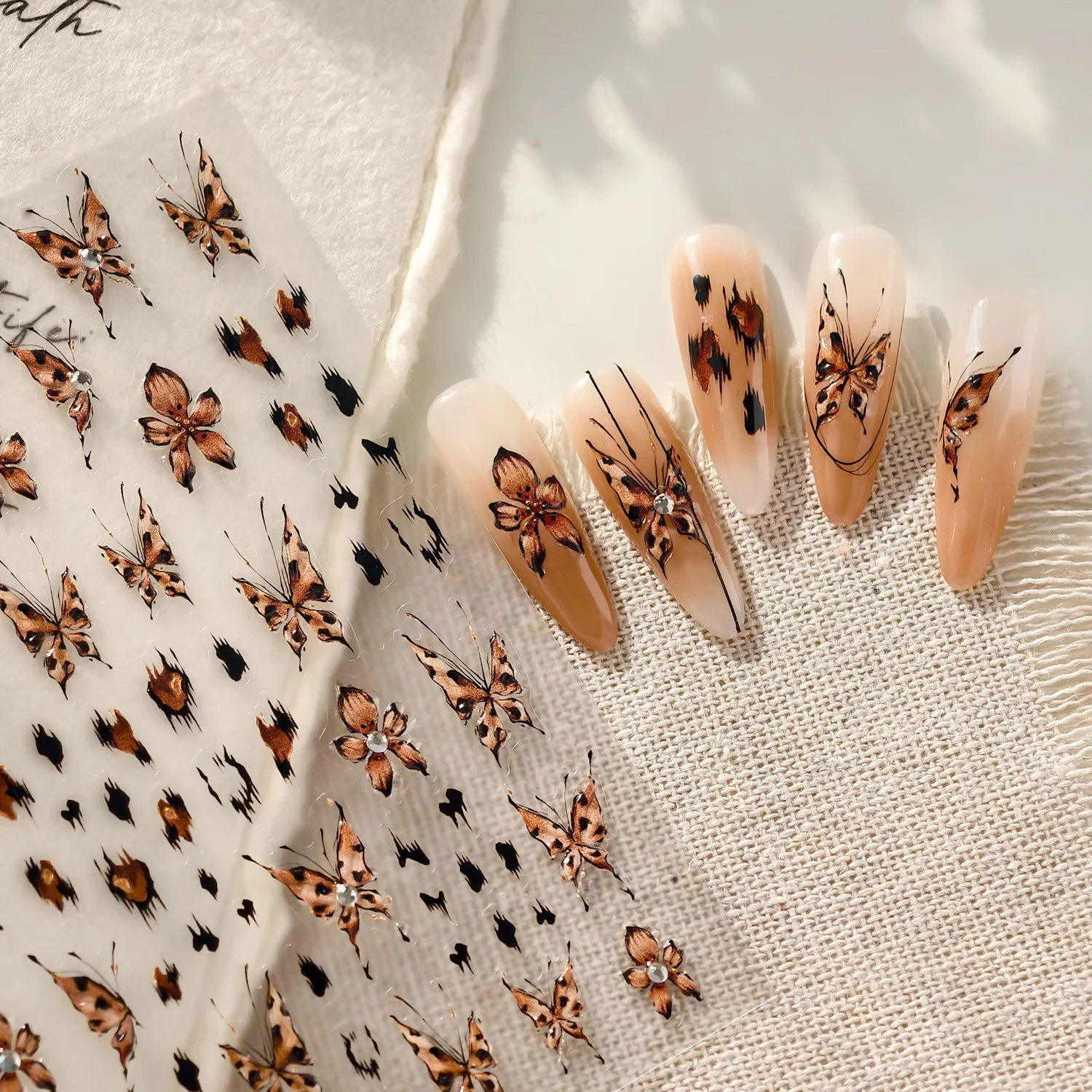 秋と冬のヒョウ柄フラワーメイラードゼリーネイルステッカーハイエンドバタフライDIYマニキュアのヒント装飾クリスマス