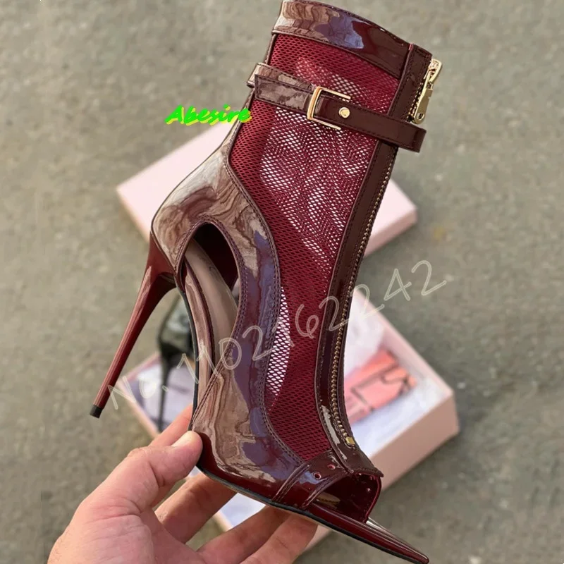 

Красные сетчатые ботильоны с открытым носком на шпильке, полые сандалии, ботинки на молнии с пряжкой и ремешком, летние женские ботинки из лакированной кожи на высоком каблуке
