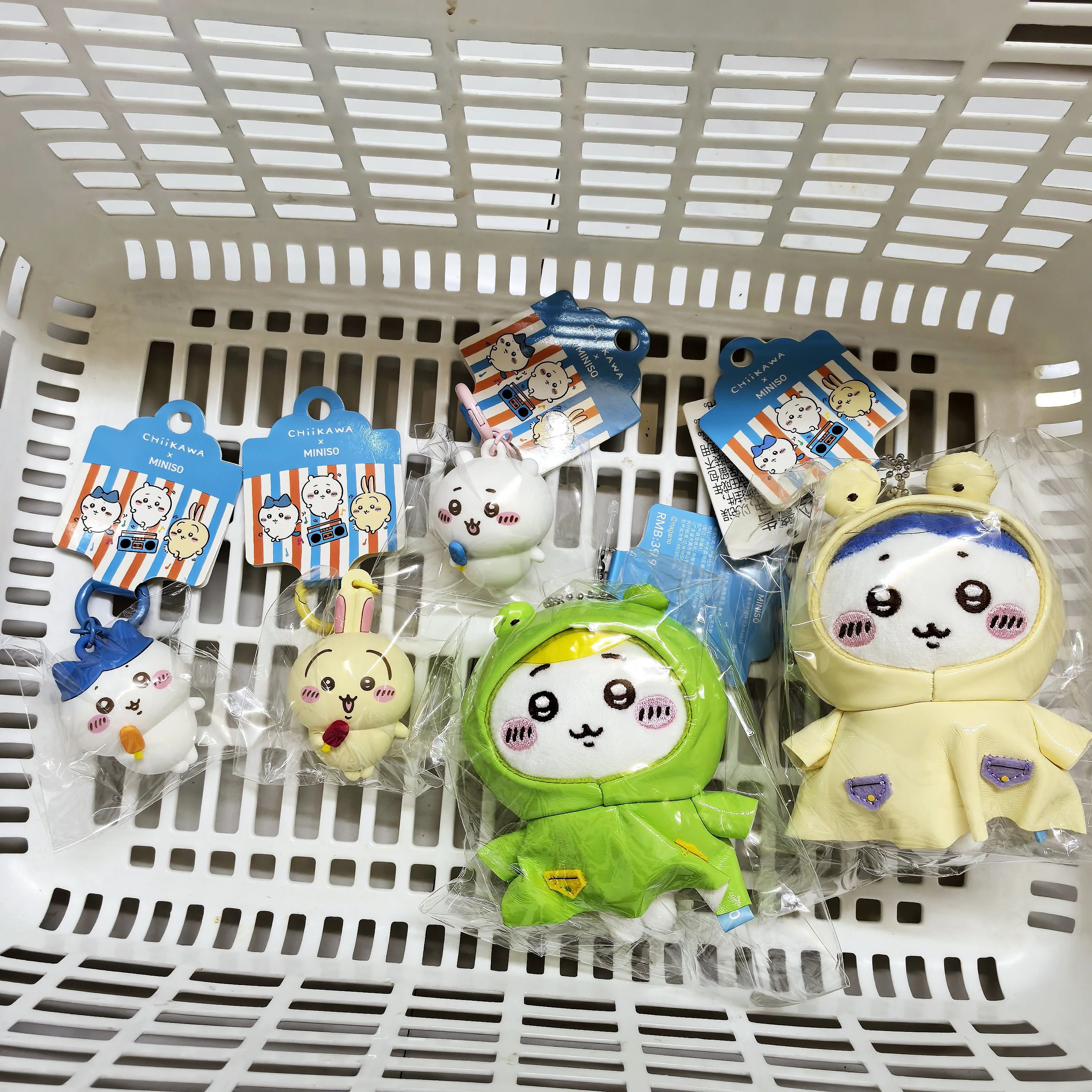 

Chiikawa series summer raincoat pendant 3D pendant doll trendy toy handicraft office desktop ornament decoration usagi hachiware