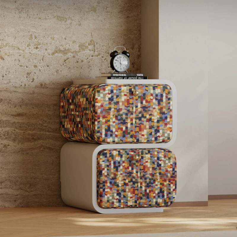 

Итальянская прикроватная тумбочка: ультраузкая, креативная, в стиле ретро, для спальни, для малогабаритных квартир, с небольшим хранилищем, дизайнерская прикроватная тумба