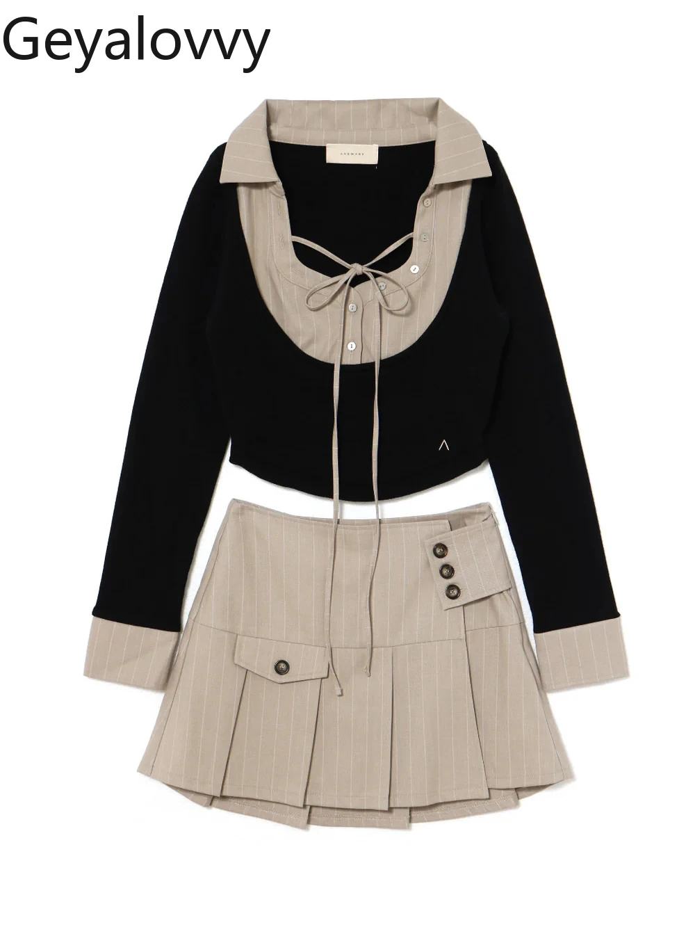 

Женский комплект из двух предметов: осенне-зимний топ с длинными рукавами на шнуровке и укороченная юбка в полоску с высокой талией, облегающий крой, в японском стиле