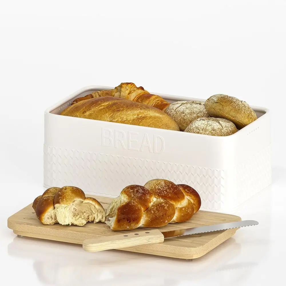 

Белая металлическая хлебница с бамбуковой крышкой и ножом, столешница для хранения свежего домашнего хлеба и тостов.