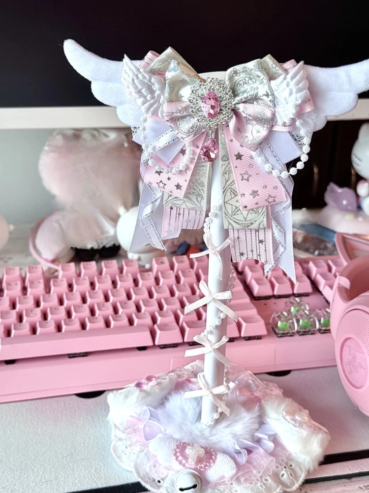 Gaming Accessories Pink - Uroczy koronkowy stojak na słuchawki różowo-biały,
