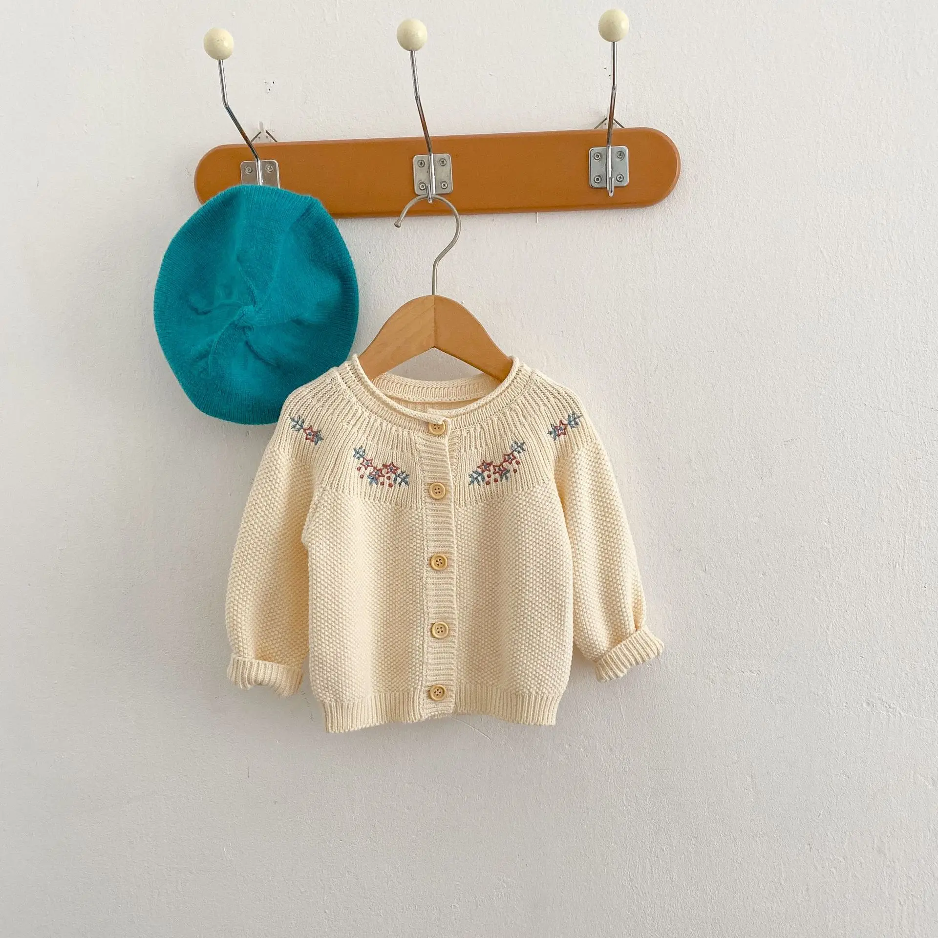 1-3 Y2023 autumn versatile baby cotton yarn 0-3 years old simple embroidered long sleeve knitted cardigan jacket