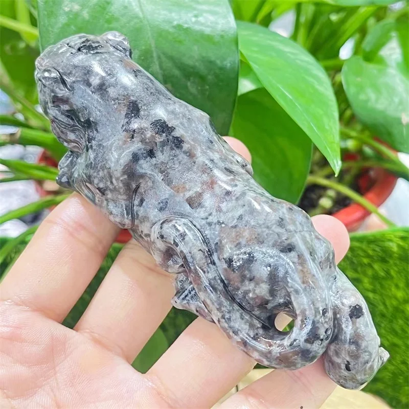 12CM Natural Yooperlite Cheetah Carved Crystal Craft Polished Quartz Healing Gemstones For Home Room Decoration 1pcs