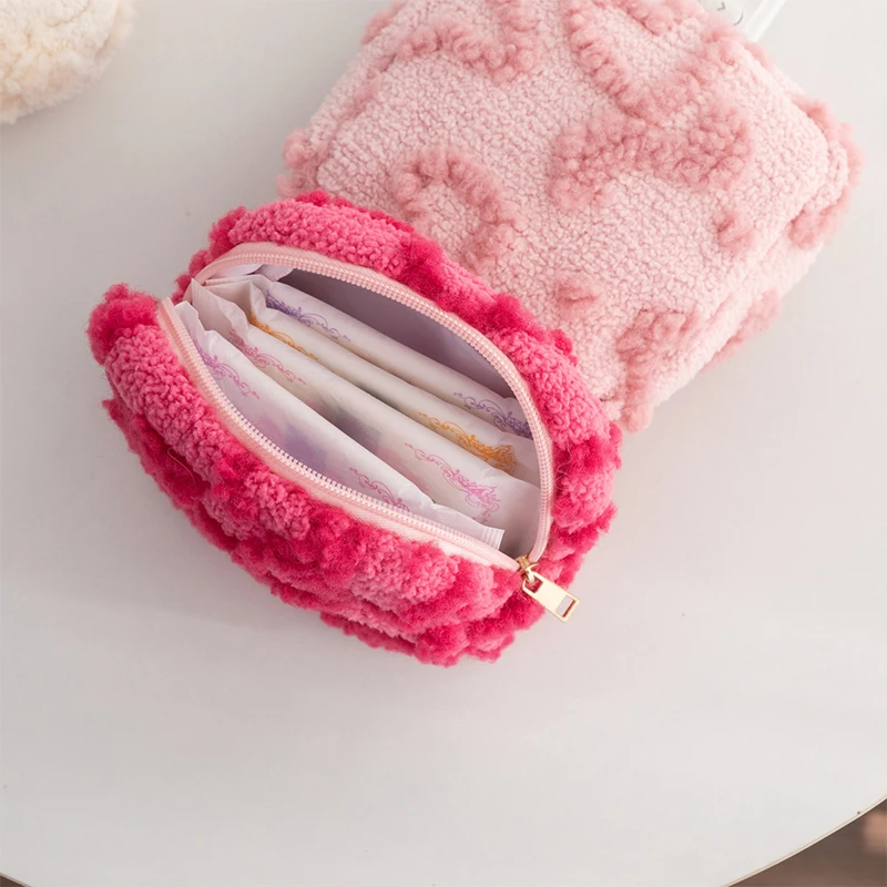 حقيبة مكياج غامضة بتصميم قلب لطيف - منظم مستحضرات التجميل اللطيف للسفر - محفظة صغيرة للعملات المعدنية للمراهقين والفتيات