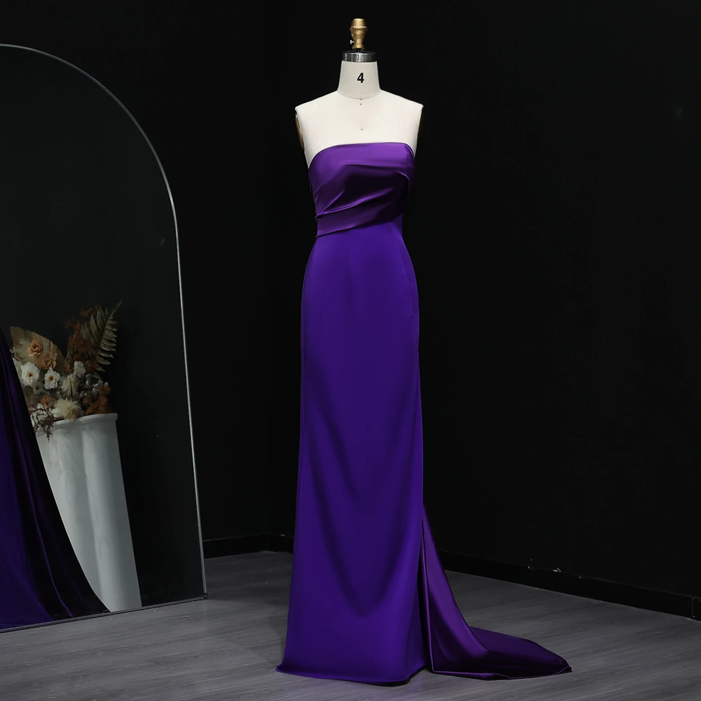샤론은 트레인이 있는 퍼플 새틴 머메이드 이브닝 드레스, 티어드 모던 여성 웨딩 파티 가운 SF064 맞춤 제작이라고 말했습니다.