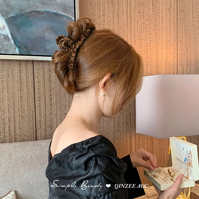 Fluffy Plush Faux Fur Big Crab Hair Claw Clips Women Girls Winter Ponytail Holder Hair Barrettes Clamps Hair Accessories Cheap