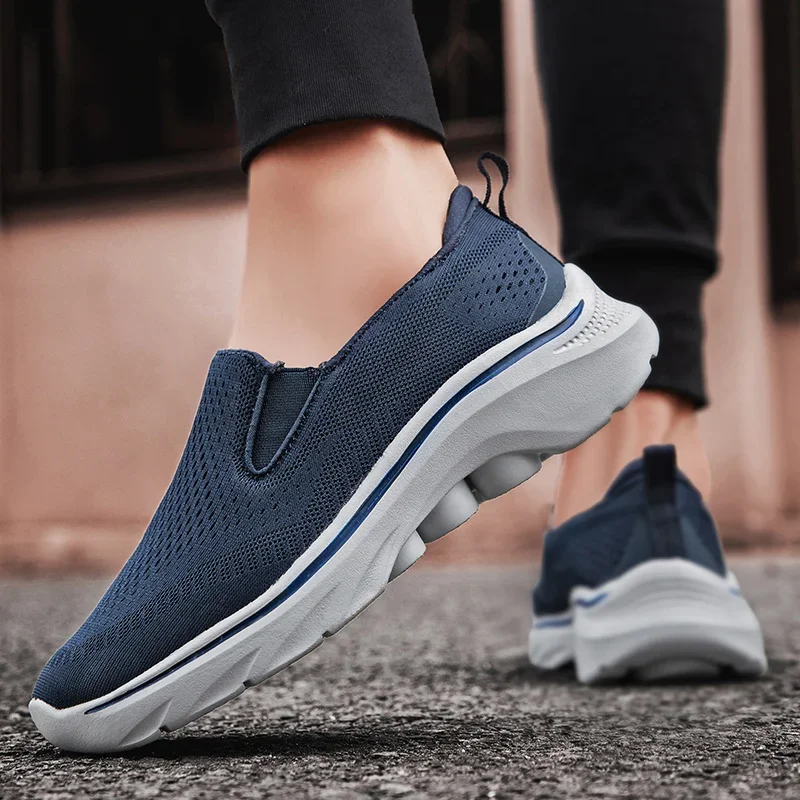 

Ultralight Mesh Walking Flat Soft Breathable Comfortable Wear-resistant Cover Wear Convenient Casual Running Men's Shoes
