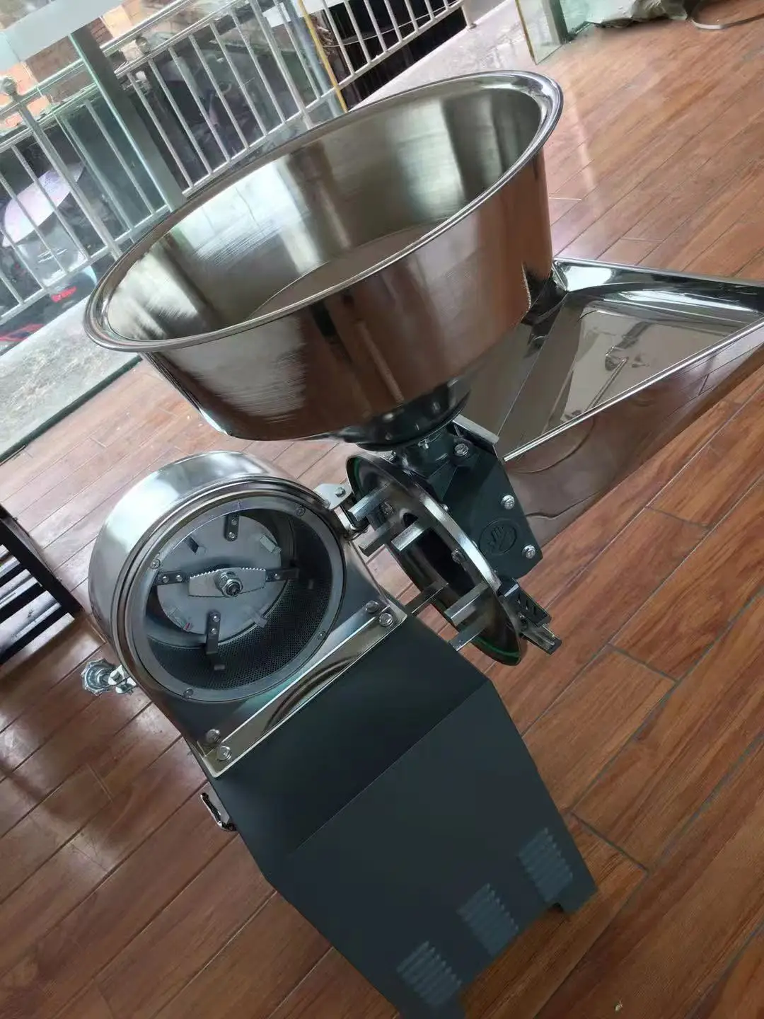 Household Stainless Steel Small Corn Wheat Rice Soybeans Black Beans Sorghum Millet Spice Grinder Flour Mill Machine