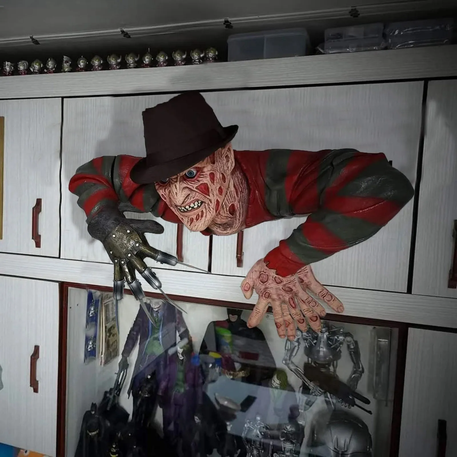 Halloween Ruby's Elm Street Nightmare Freddy Krueger Tomb Walker Decor Christina Horror Decor Gift Resin Wall Hanging Figure