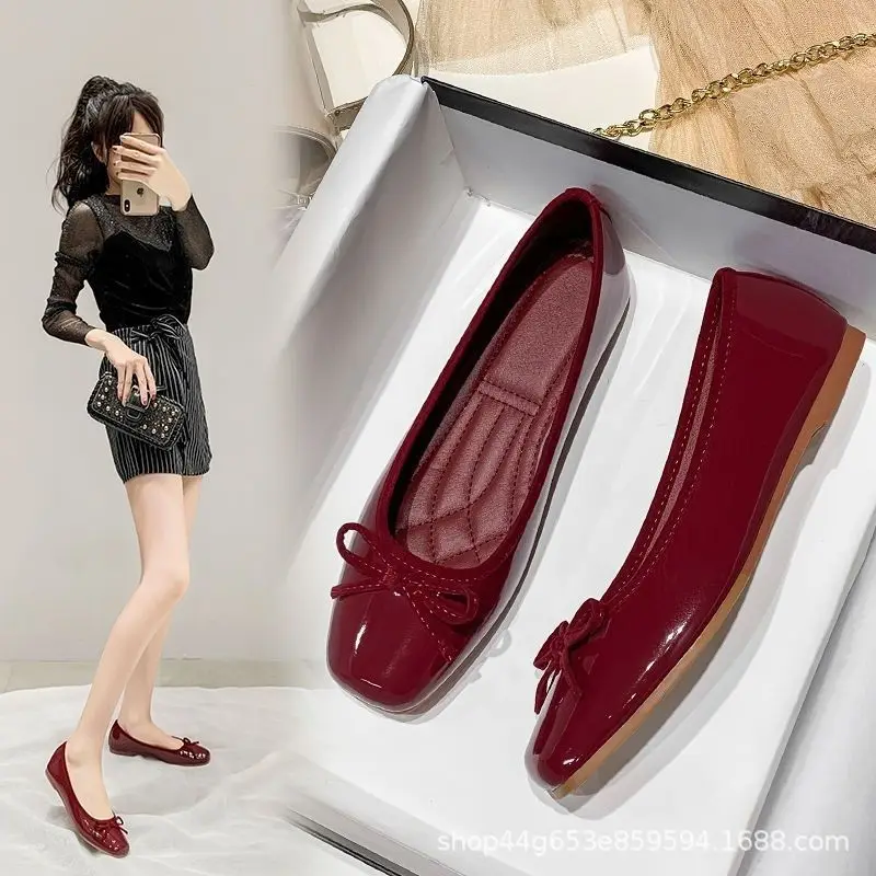 2024 Women's New Spring and Autumn Versatile Square Head Shallow Mouth Flat Shoes Soft Sole Lightweight Red Women's Casual Shoes