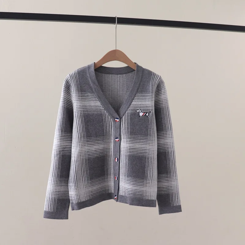 sweater jacket, versatile,V-neck, long sleeved knitted cardigan, New autumn collection with innovative plaid design