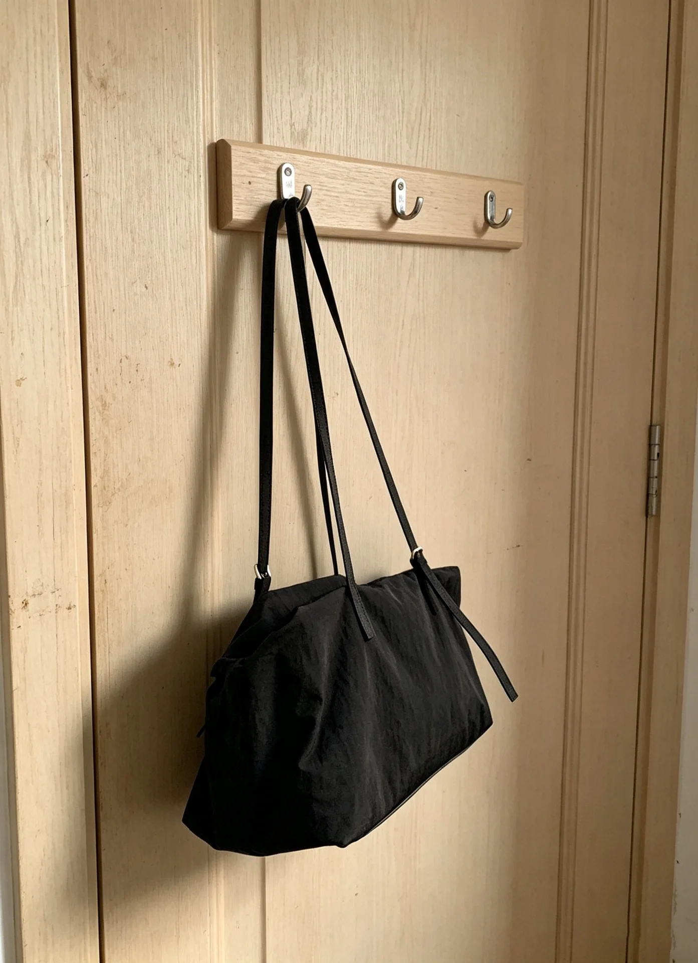 2026 – Neuerscheinung – Große Pendler-Umhängetasche – Minimalistische Mode – Kissen-Stil Damenhandtasche – Leichtgewicht-Nylon – Detail 10