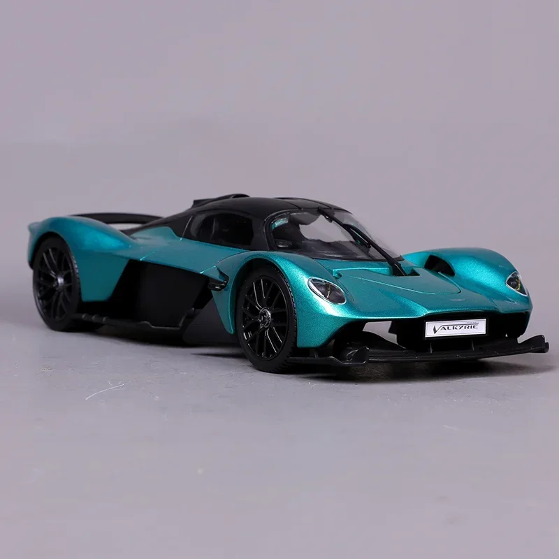 2024 New Maisto 1:18 2022 Aston Martin Valkyrie Silver Sports Car Diecast Model Hardcover Version Model Toys Acrylic Packaging