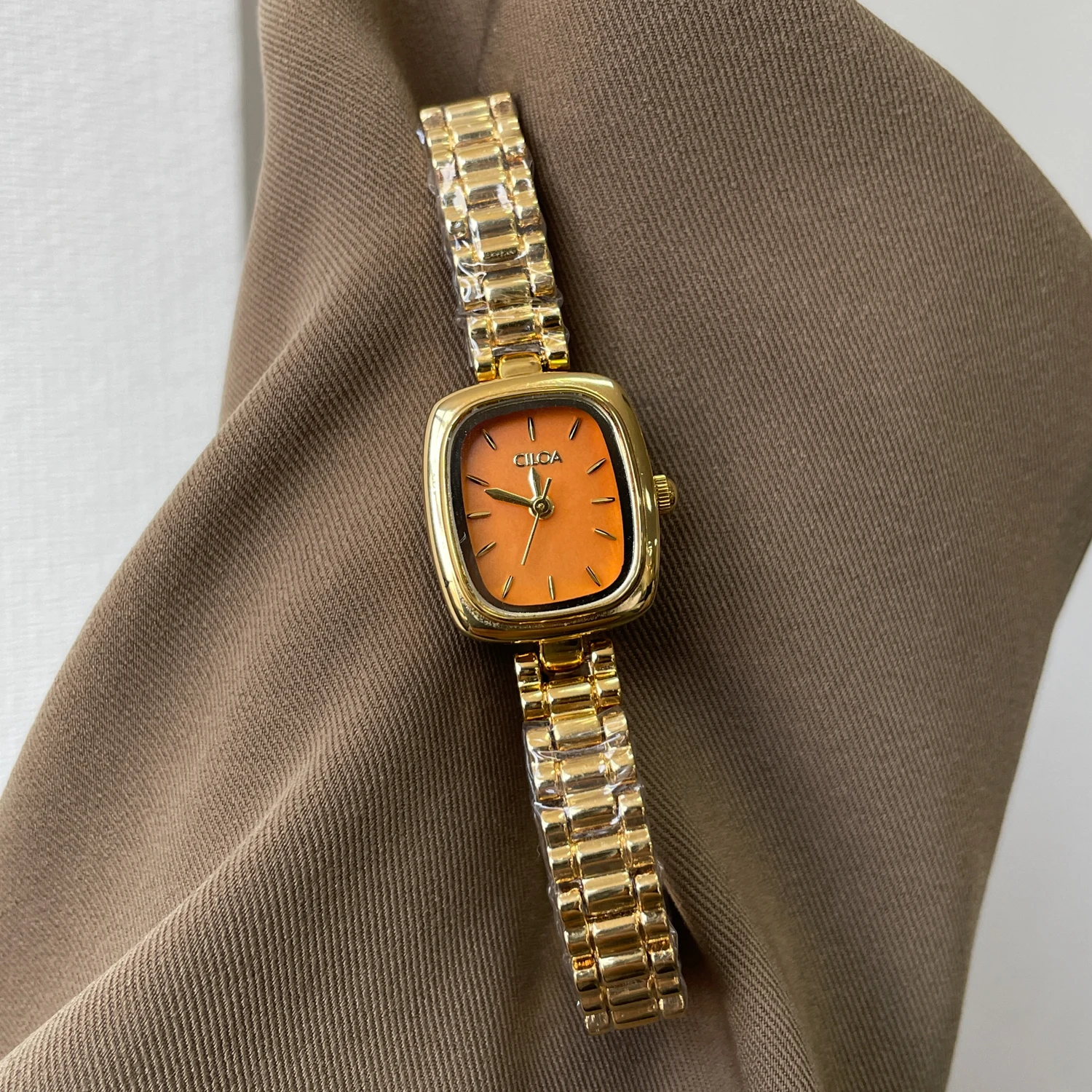 Gold Retro Women's Watch - Waterproof Quartz Casual Dress Watch