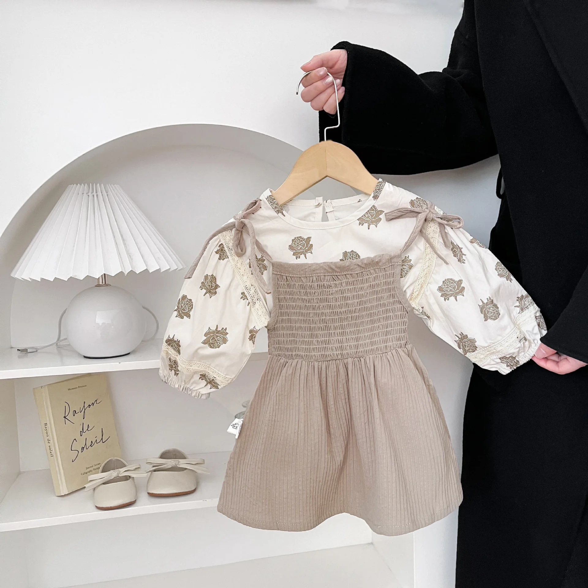 

Korean Baby Strap Skirt Set Spring 2025 New Style Girls' Floral Shirt Autumn Fashion Two Piece Set