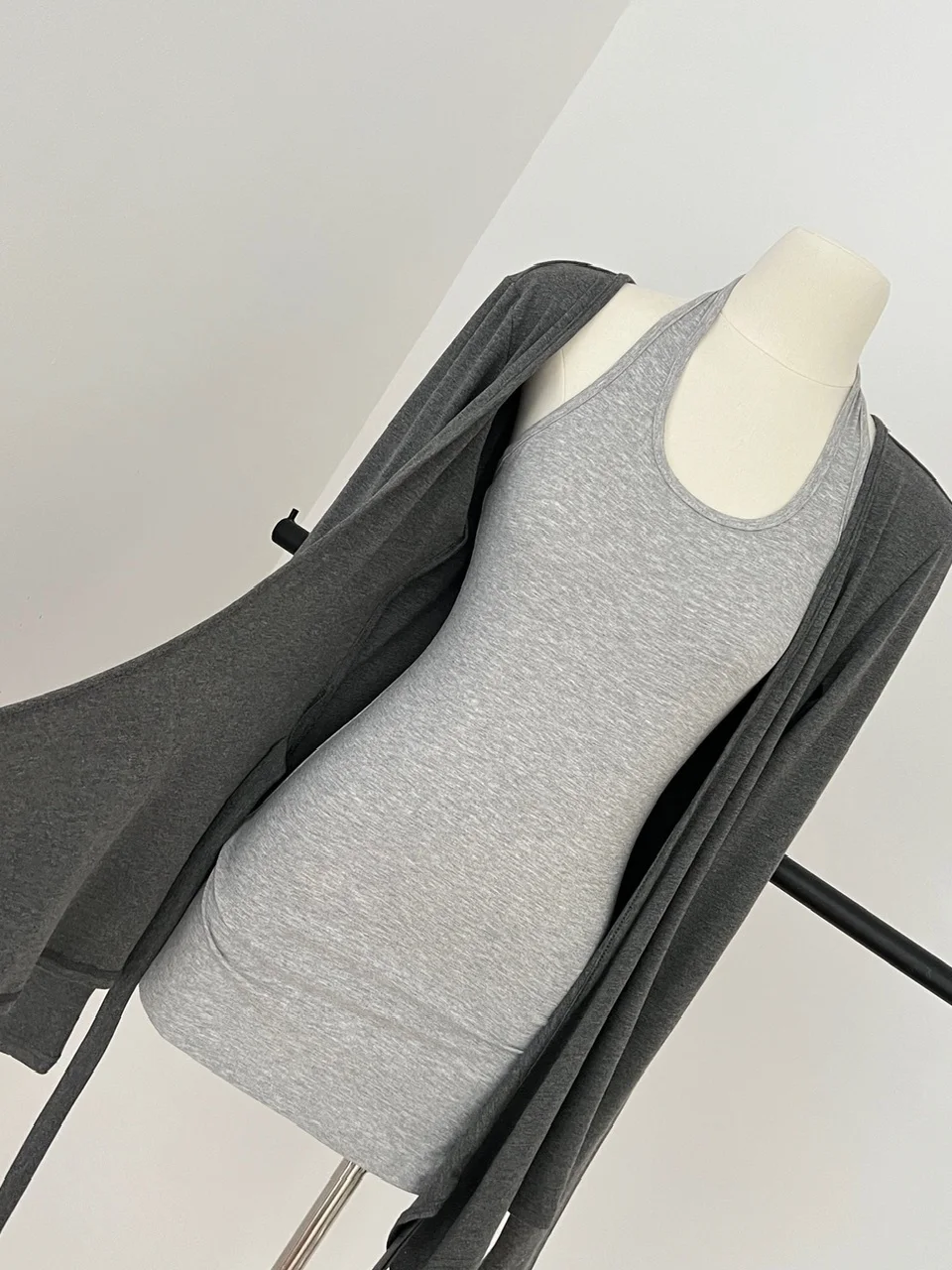 

Сексуальный корейский многослойный комплект из двух предметов, женский облегающий жилет, футболка с поясом, осенний ансамбль Faion