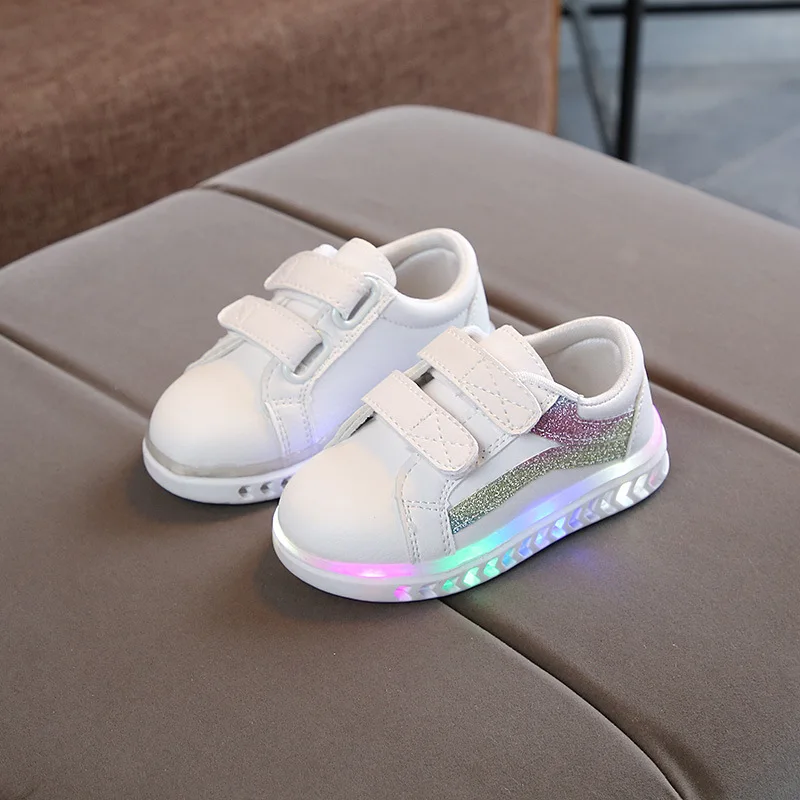 Chaussures de sport classiques avec éclairage LED pour bébé fille, baskets de course décontractées pour enfant en bas âge, offre spéciale