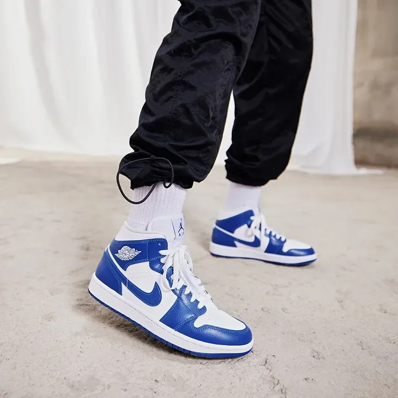 Jordan Air Jordan 1 mid Athletic Confortável Tendência Branco Azul Casual Mid Top Retro Board Shoes