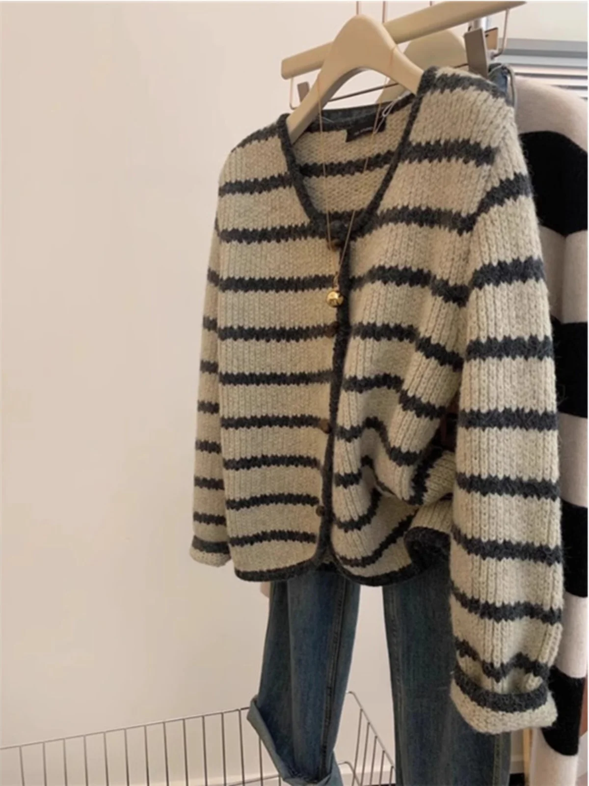 

High-End Lazy Stripe V-Neck Knitted Sweater Coat Women's Loose Outerwear Top Autumn Winter Season Straight Cut Commute Style